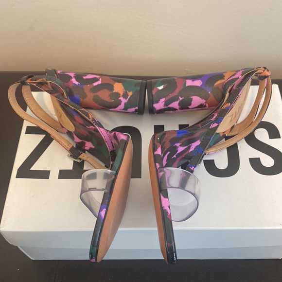 SCHUTZ - Picture 4 of 11